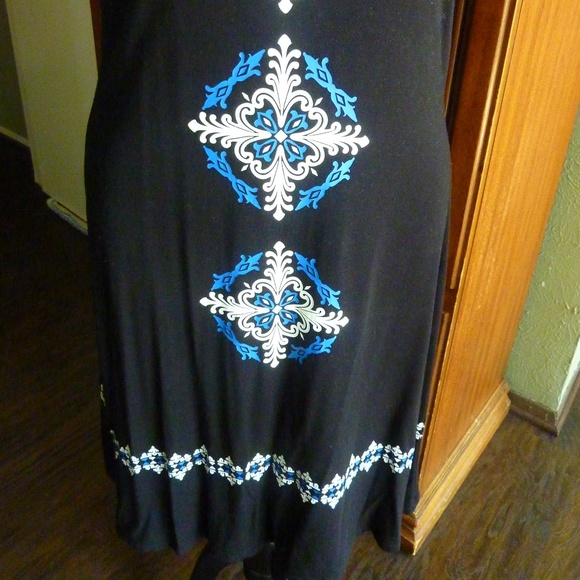 SOFT, WEAR ANYWHERE DRESS!!! - Picture 2 of 5